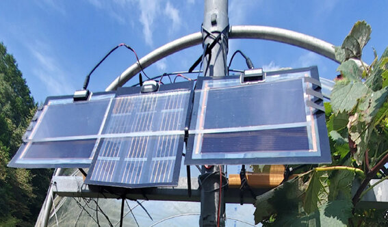 監視カメラの駆動電源に試験設置