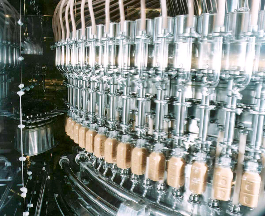 電子線で滅菌したPETボトルに飲料を高速充填するボトリングシステム